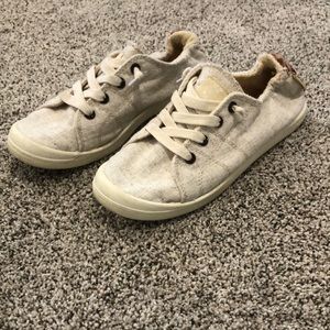 Roxy Womens Slip On Shoes Size 7.5